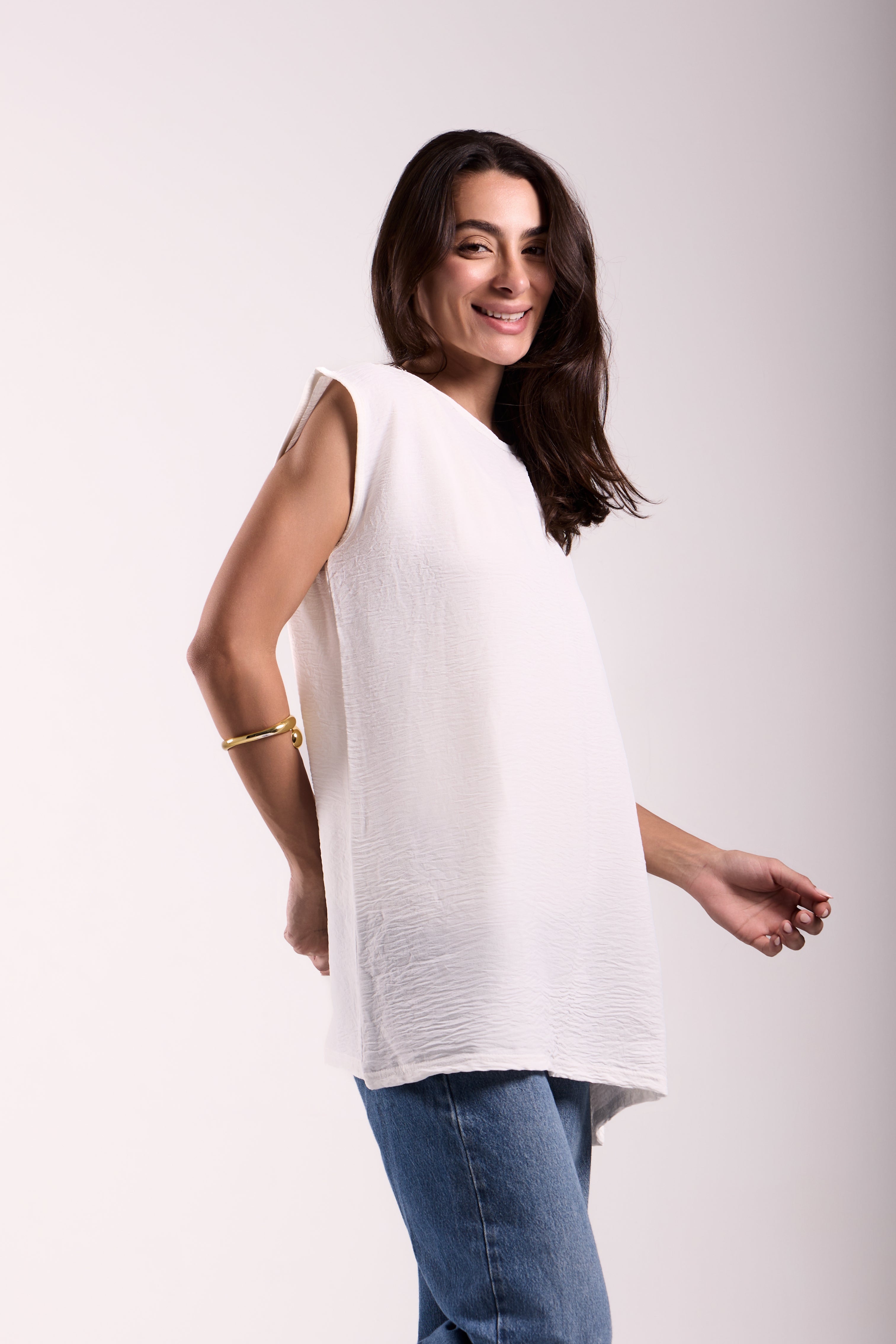 Sleeveless Crew Neck Top Material: CY
