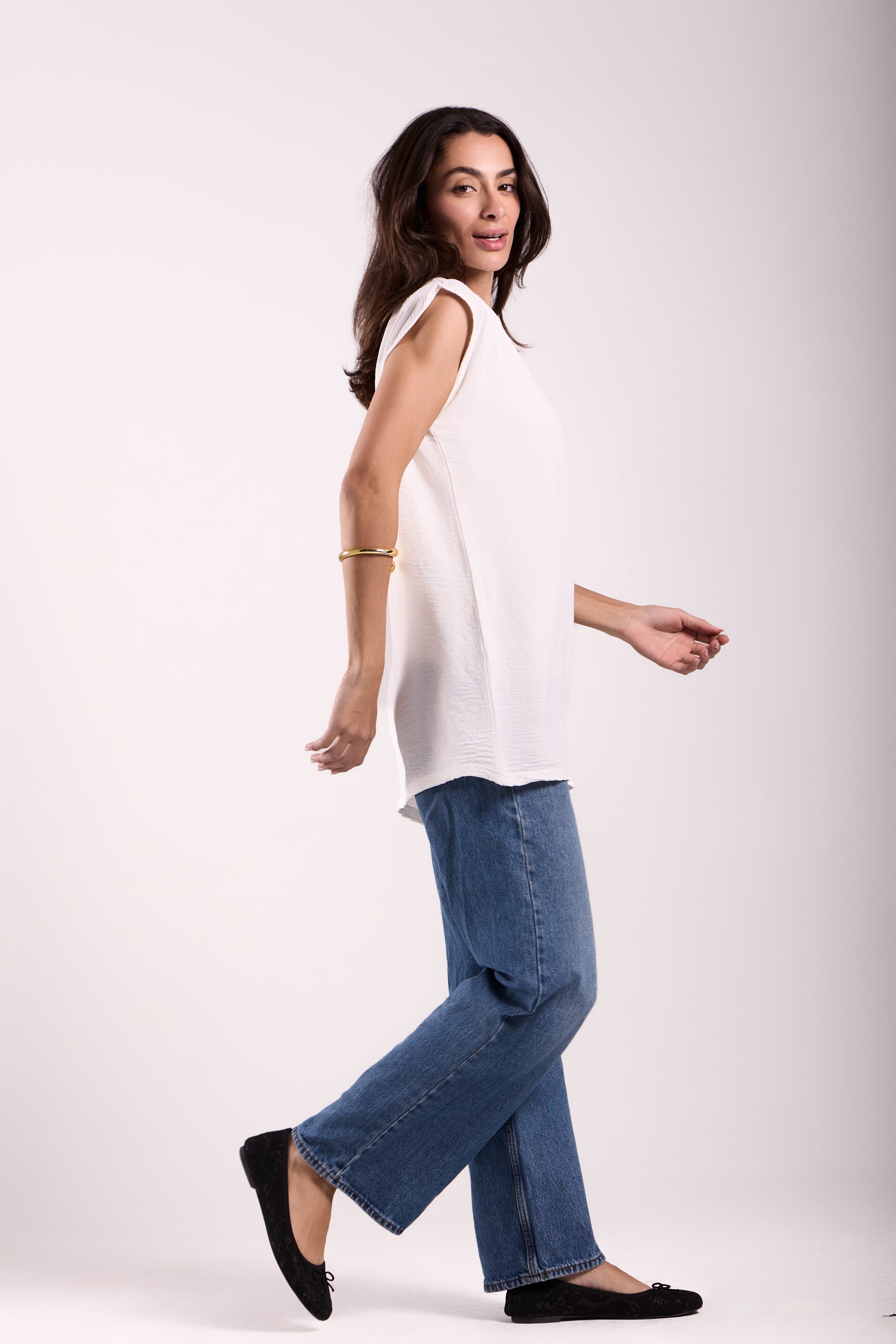 Sleeveless Crew Neck Top Material: CY