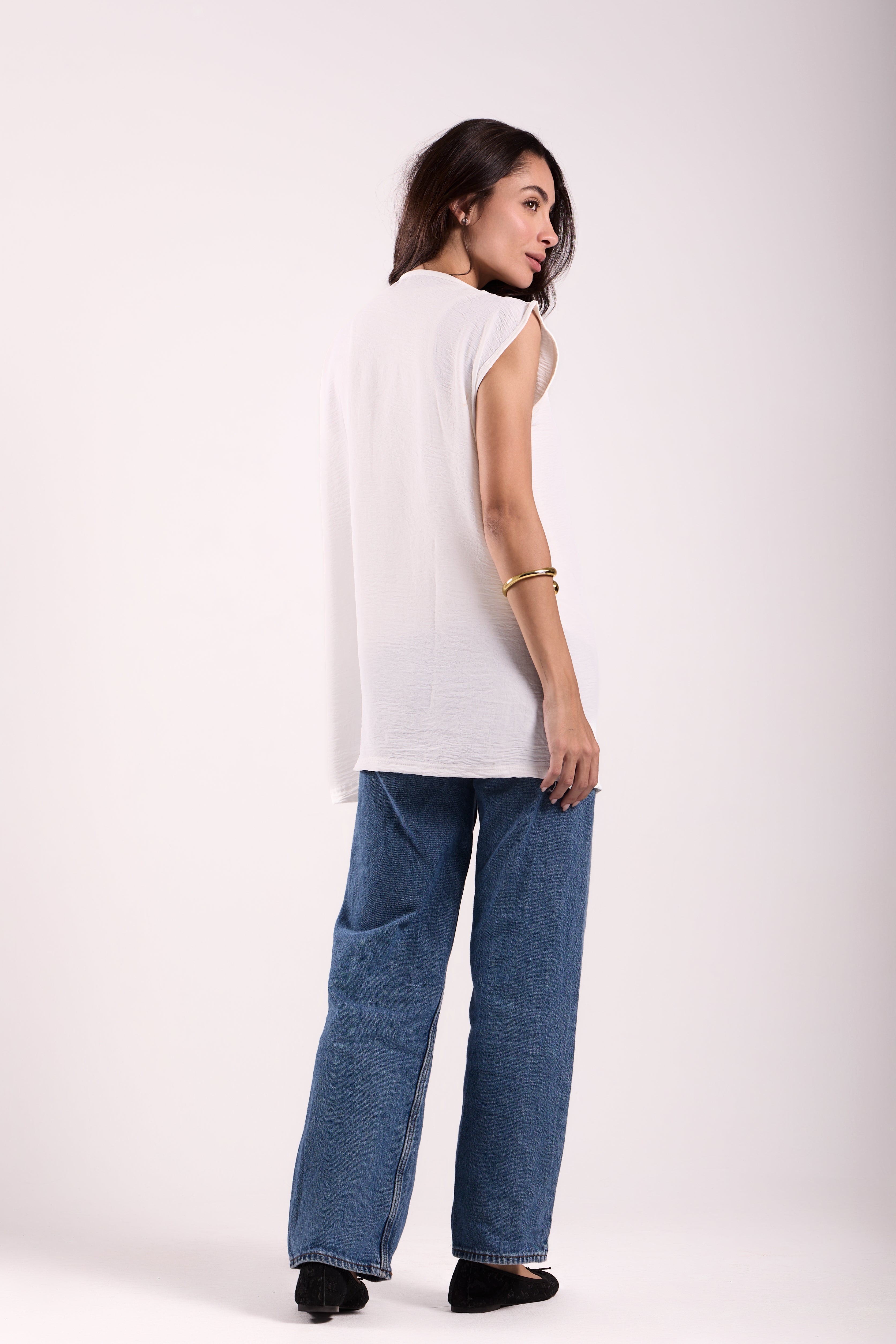 Sleeveless Crew Neck Top Material: CY