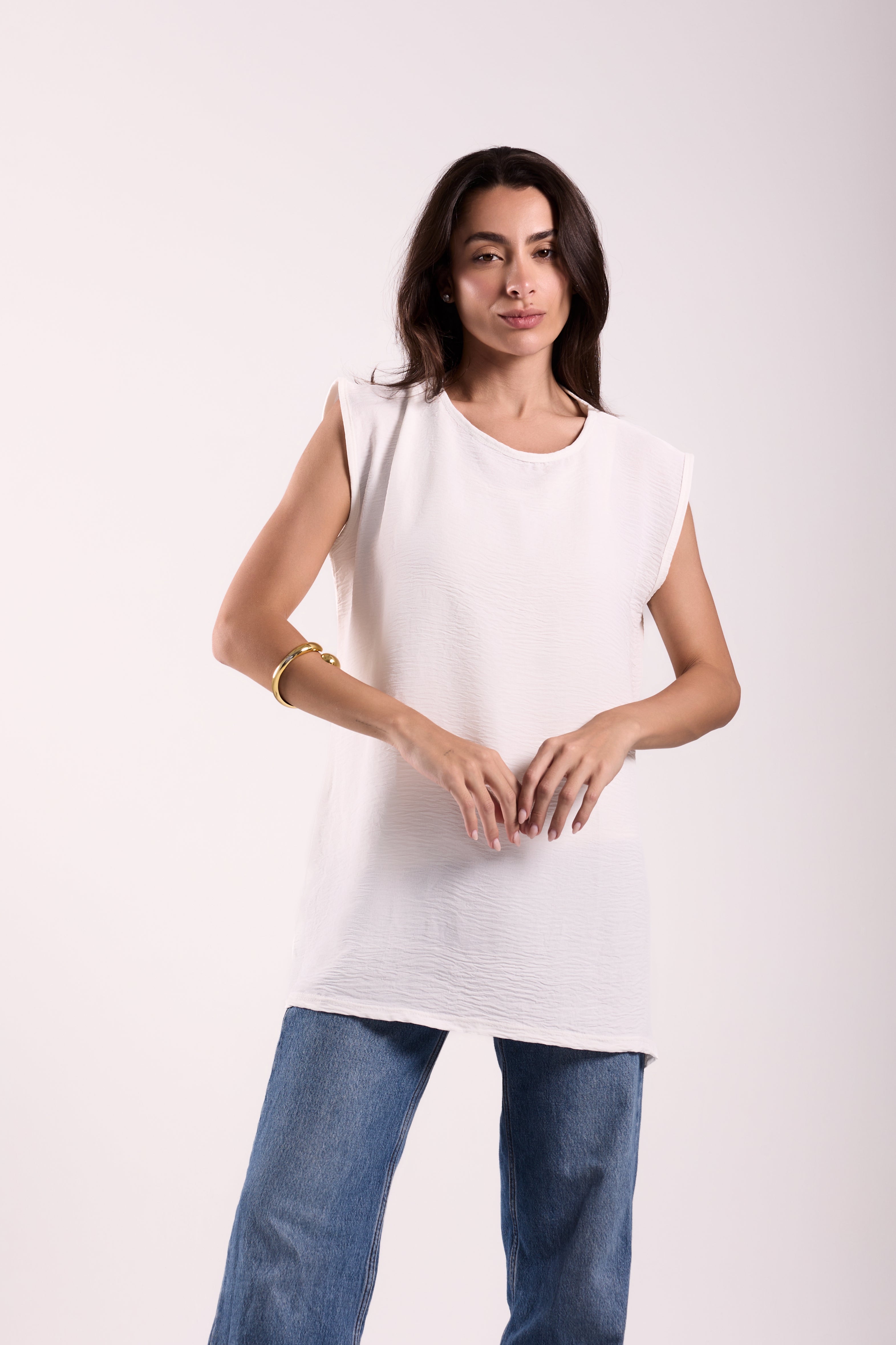 Sleeveless Crew Neck Top Material: CY