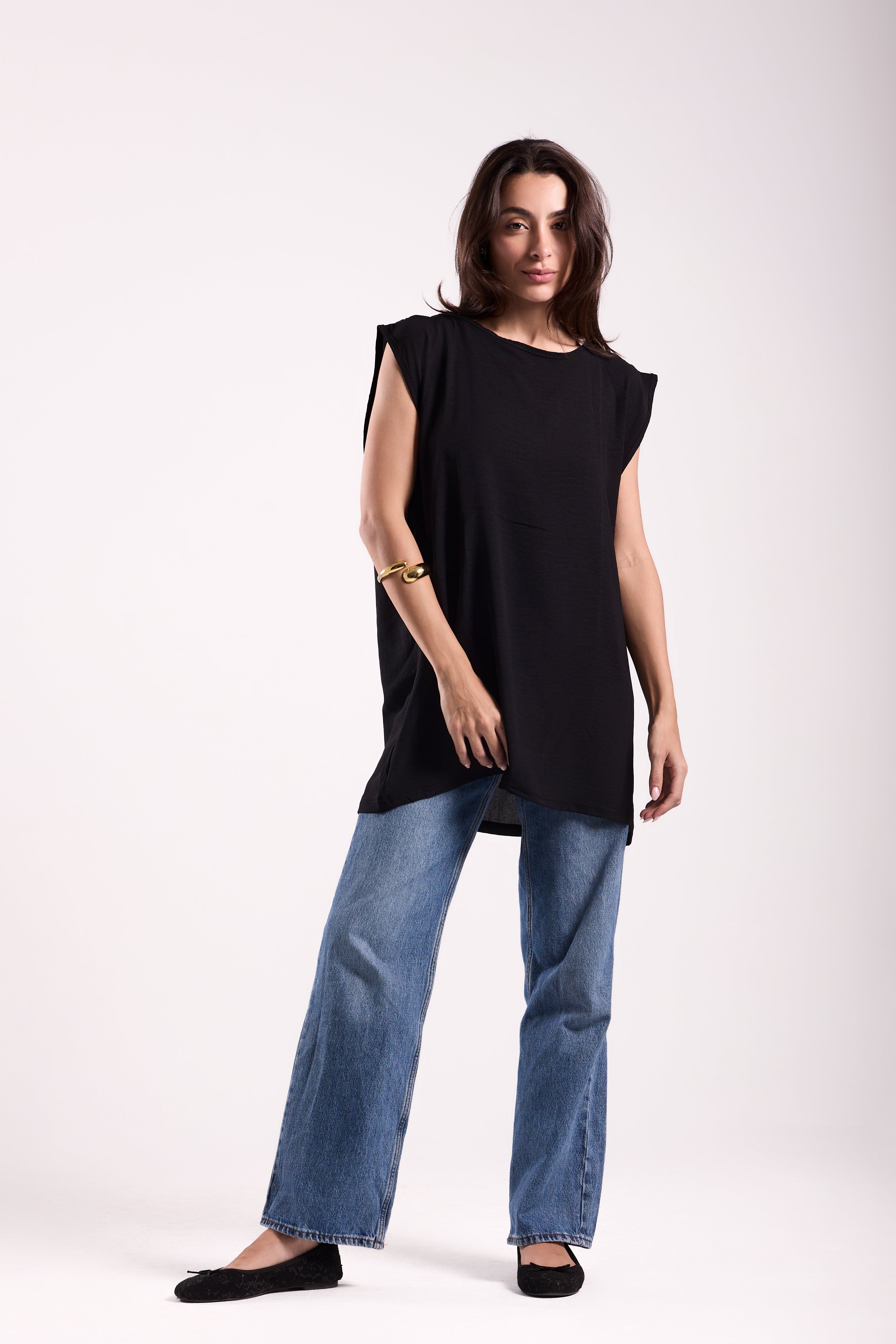 Sleeveless Crew Neck Top Material: CY