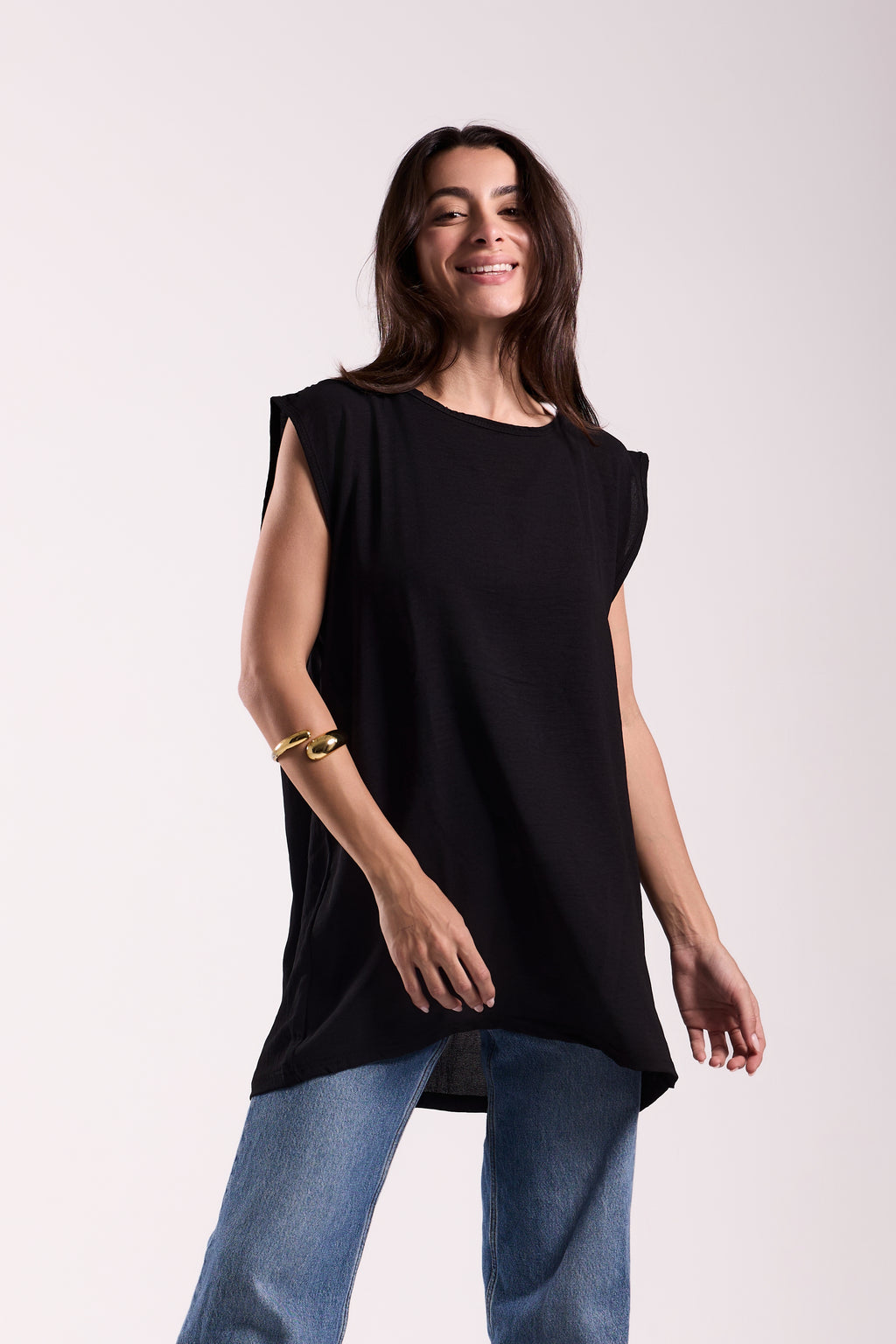 Sleeveless Crew Neck Top Material: CY