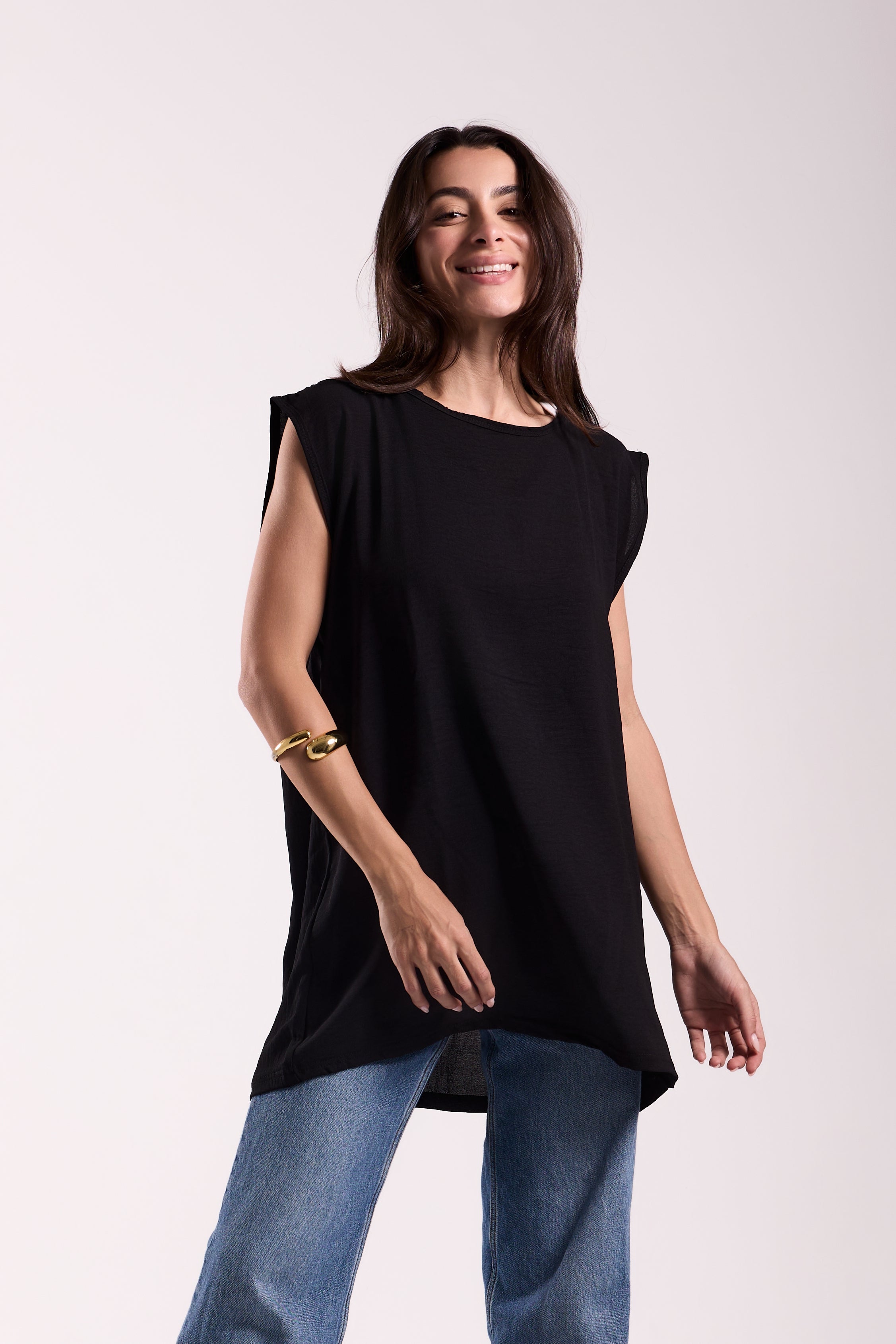 Sleeveless Crew Neck Top Material: CY
