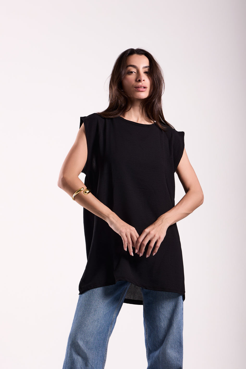 Sleeveless Crew Neck Top Material: CY