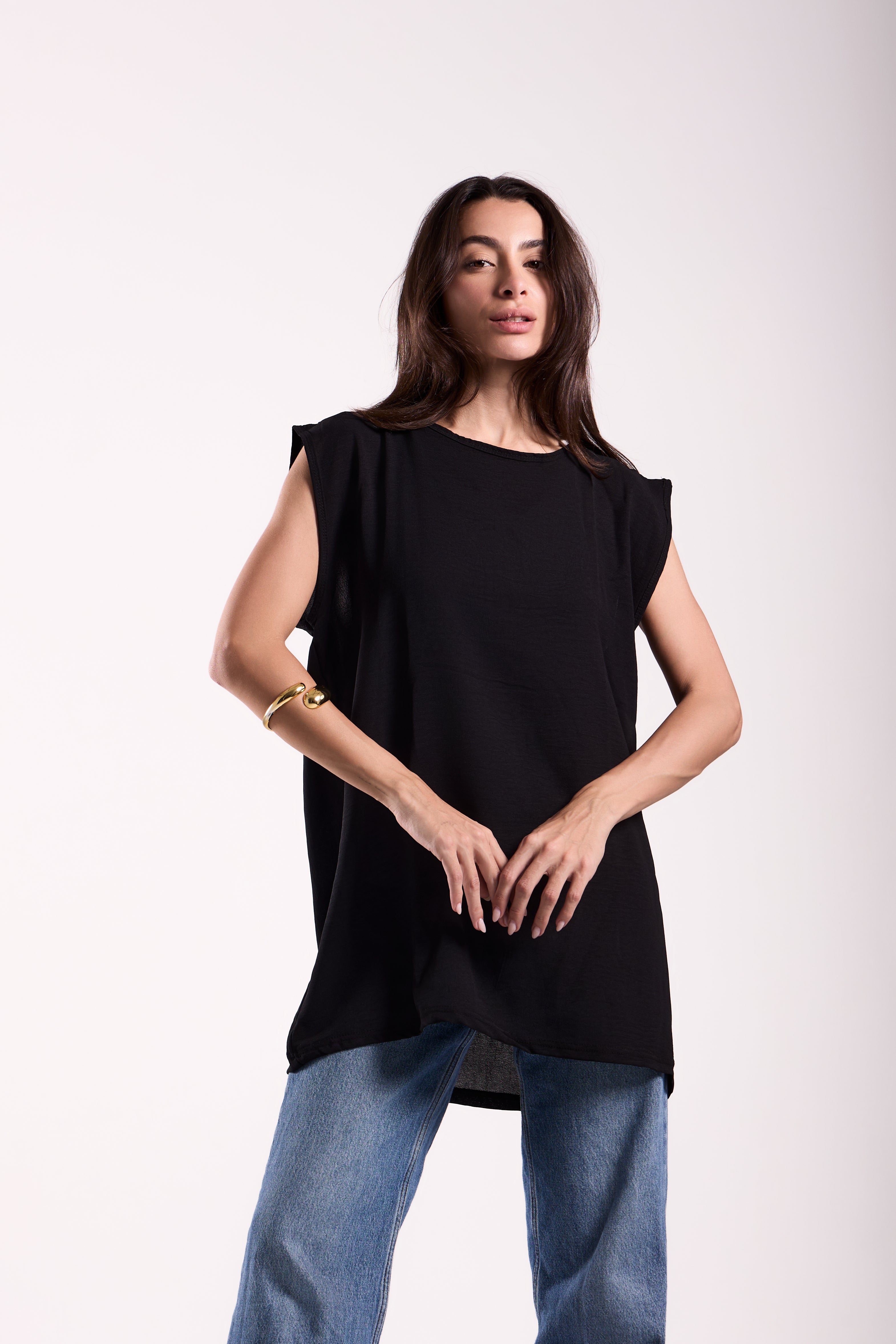 Sleeveless Crew Neck Top Material: CY