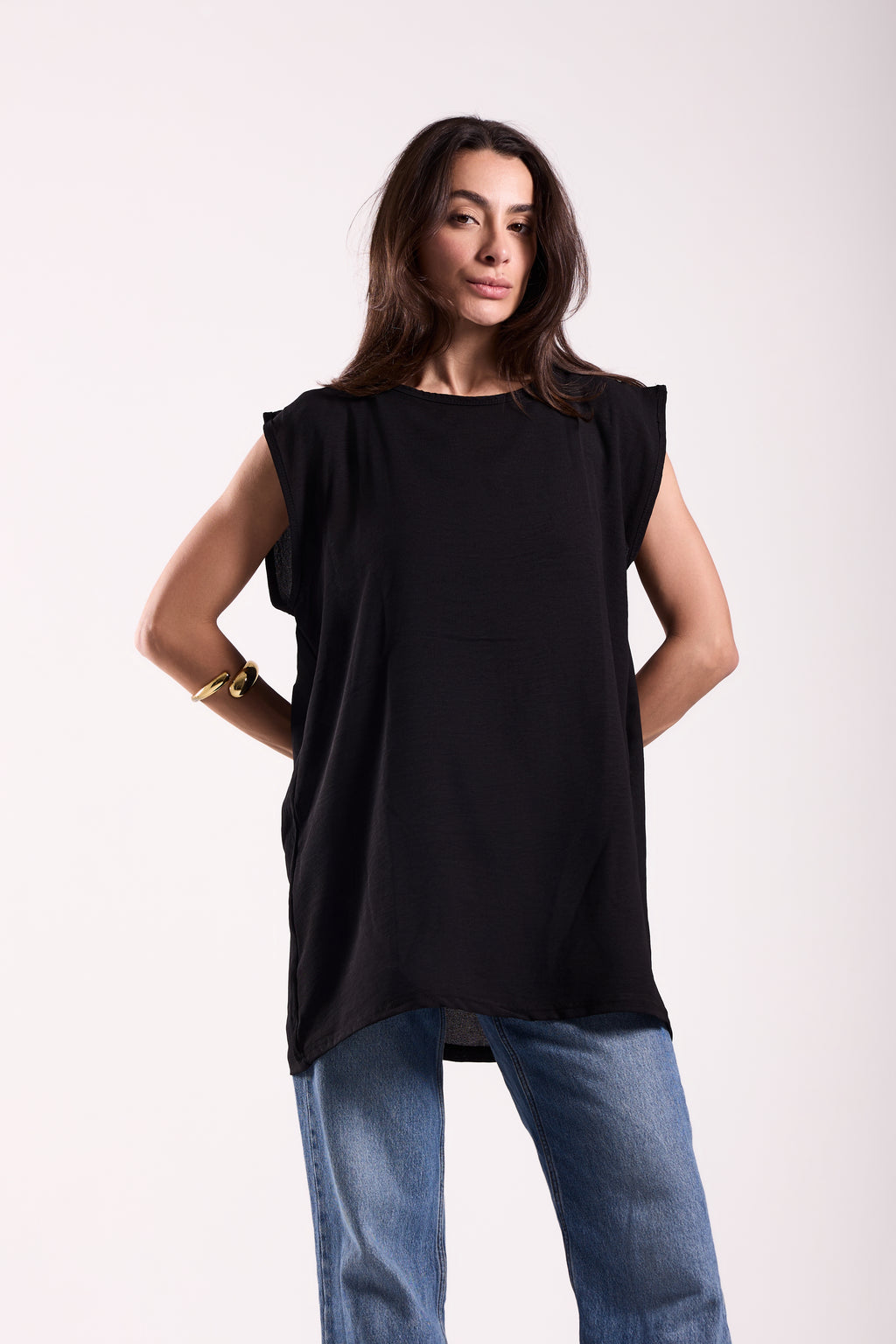Sleeveless Crew Neck Top Material: CY