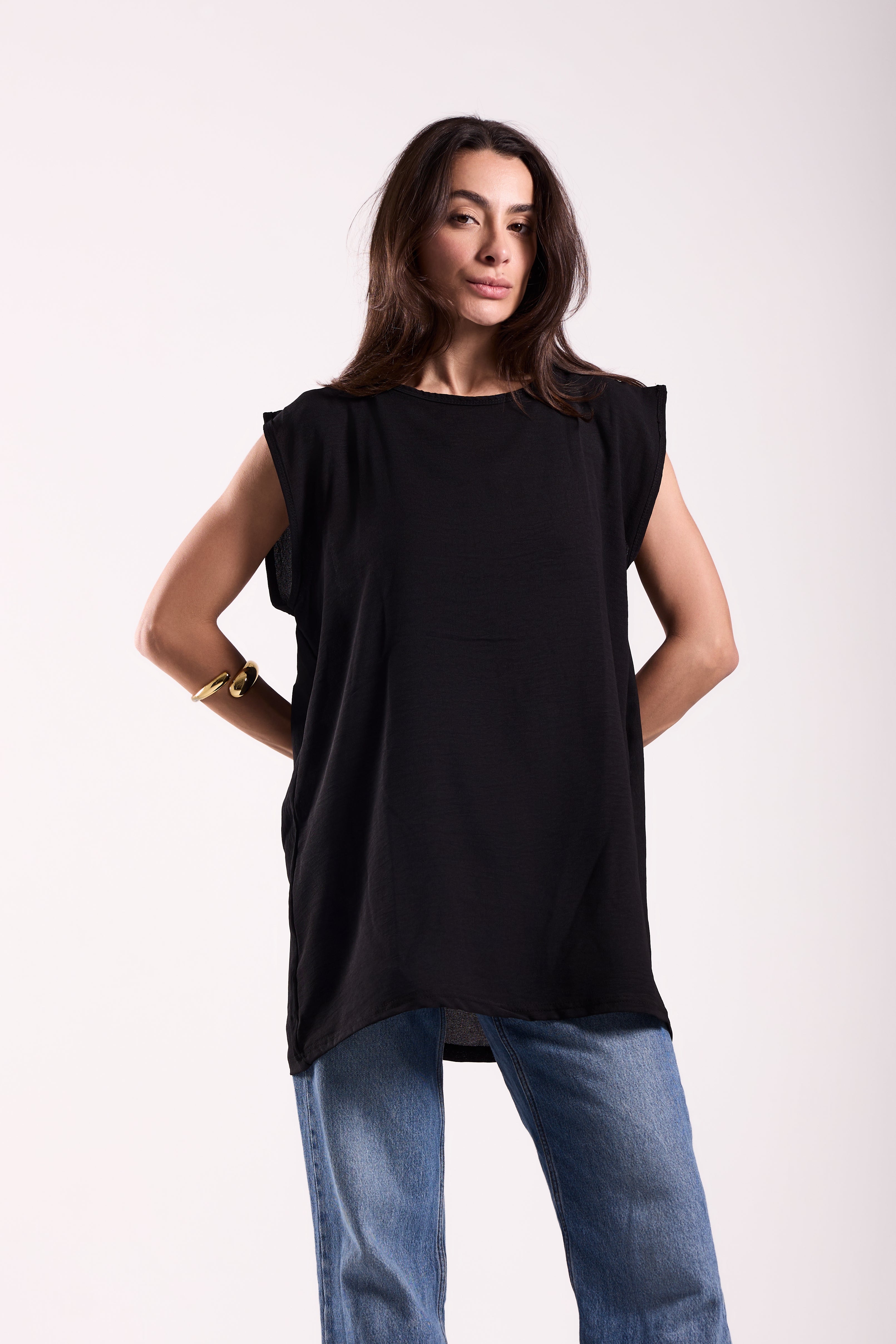 Sleeveless Crew Neck Top Material: CY