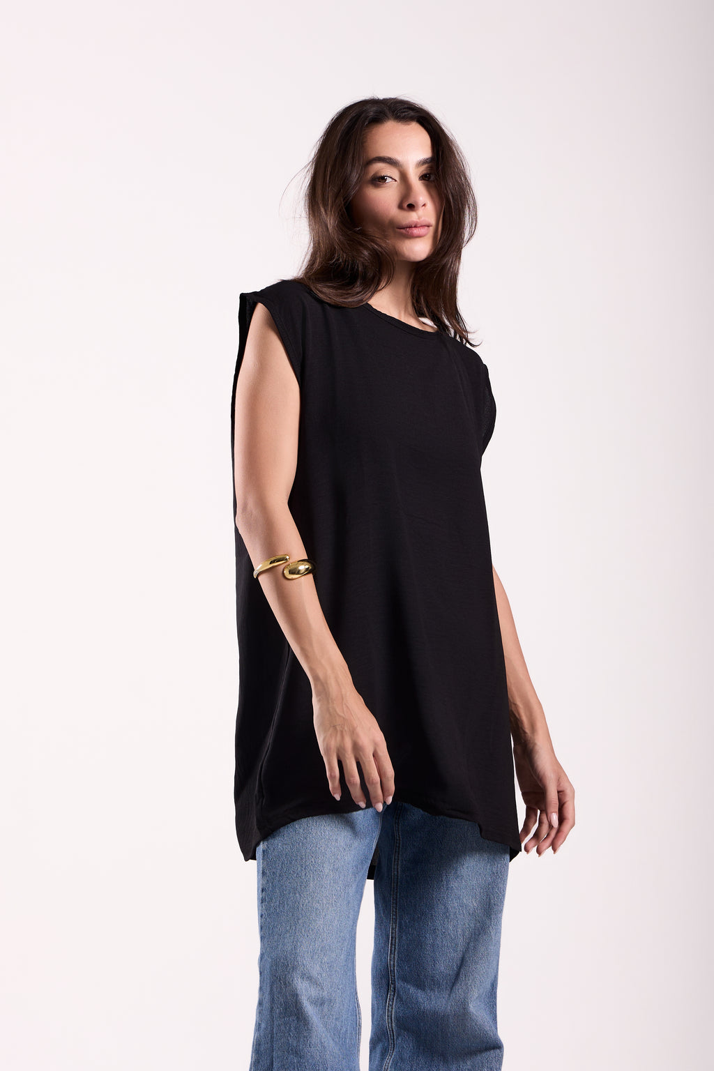 Sleeveless Crew Neck Top Material: CY