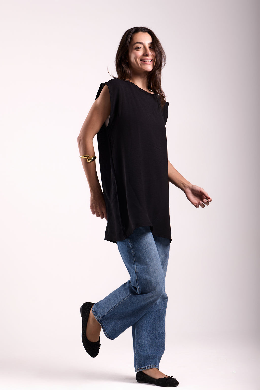 Sleeveless Crew Neck Top Material: CY