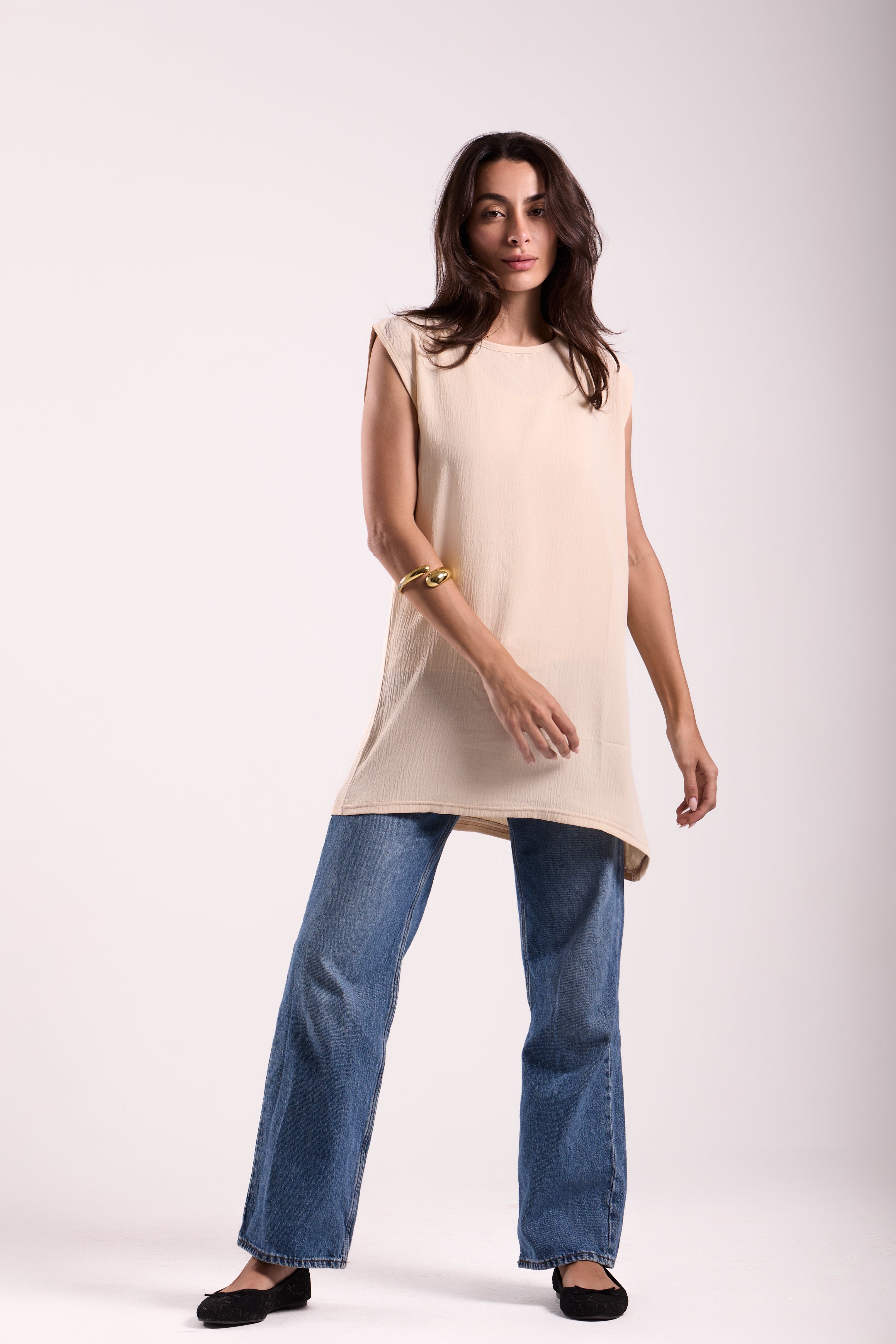Sleeveless Crew Neck Top Material: CY