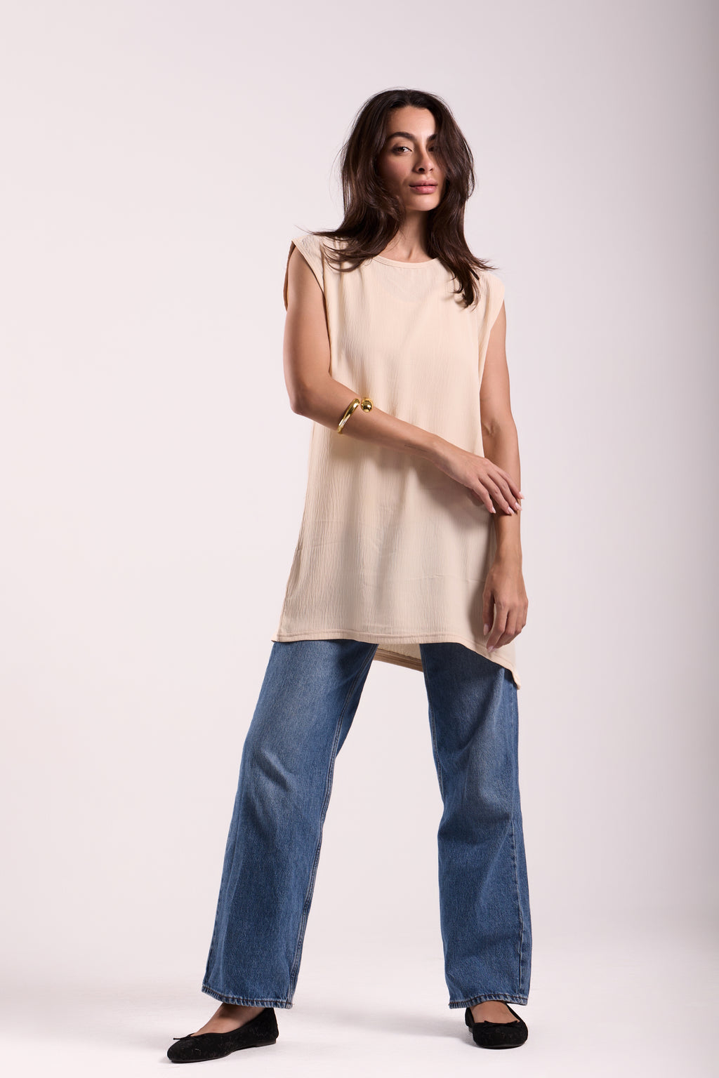 Sleeveless Crew Neck Top Material: CY