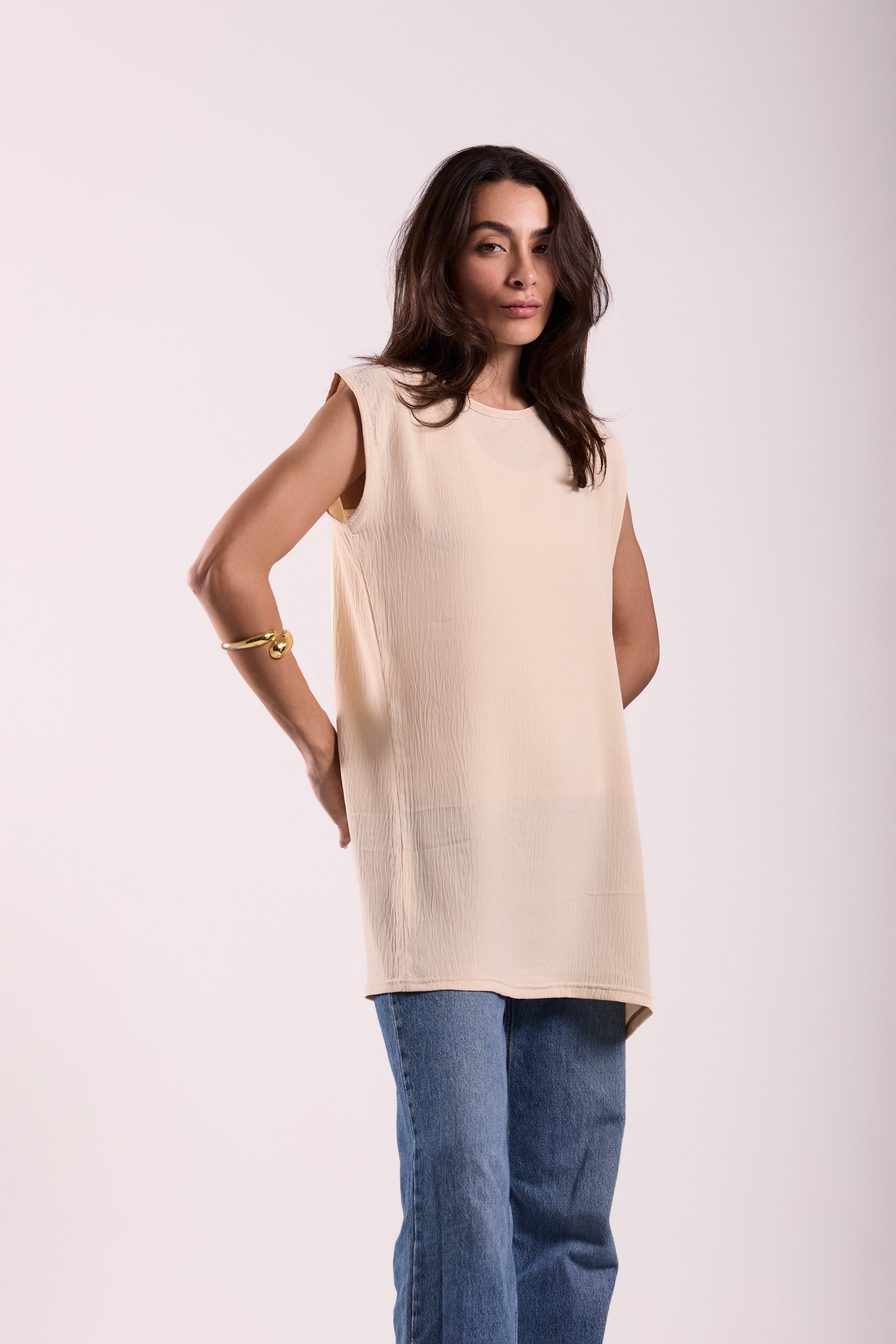 Sleeveless Crew Neck Top Material: CY