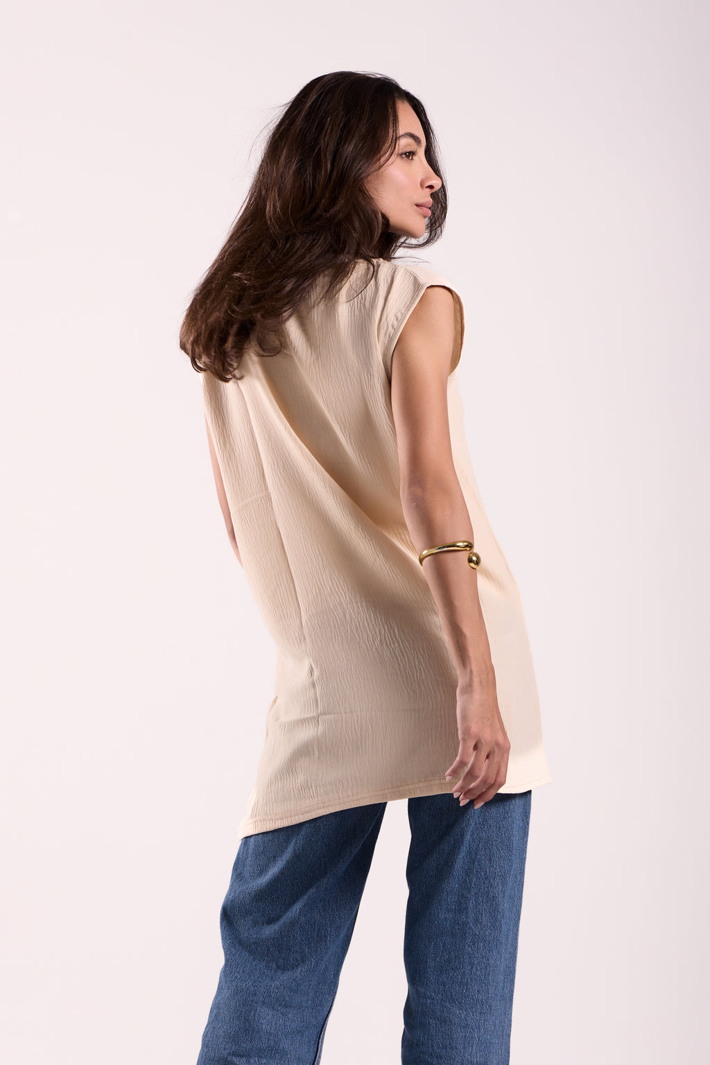 Sleeveless Crew Neck Top Material: CY