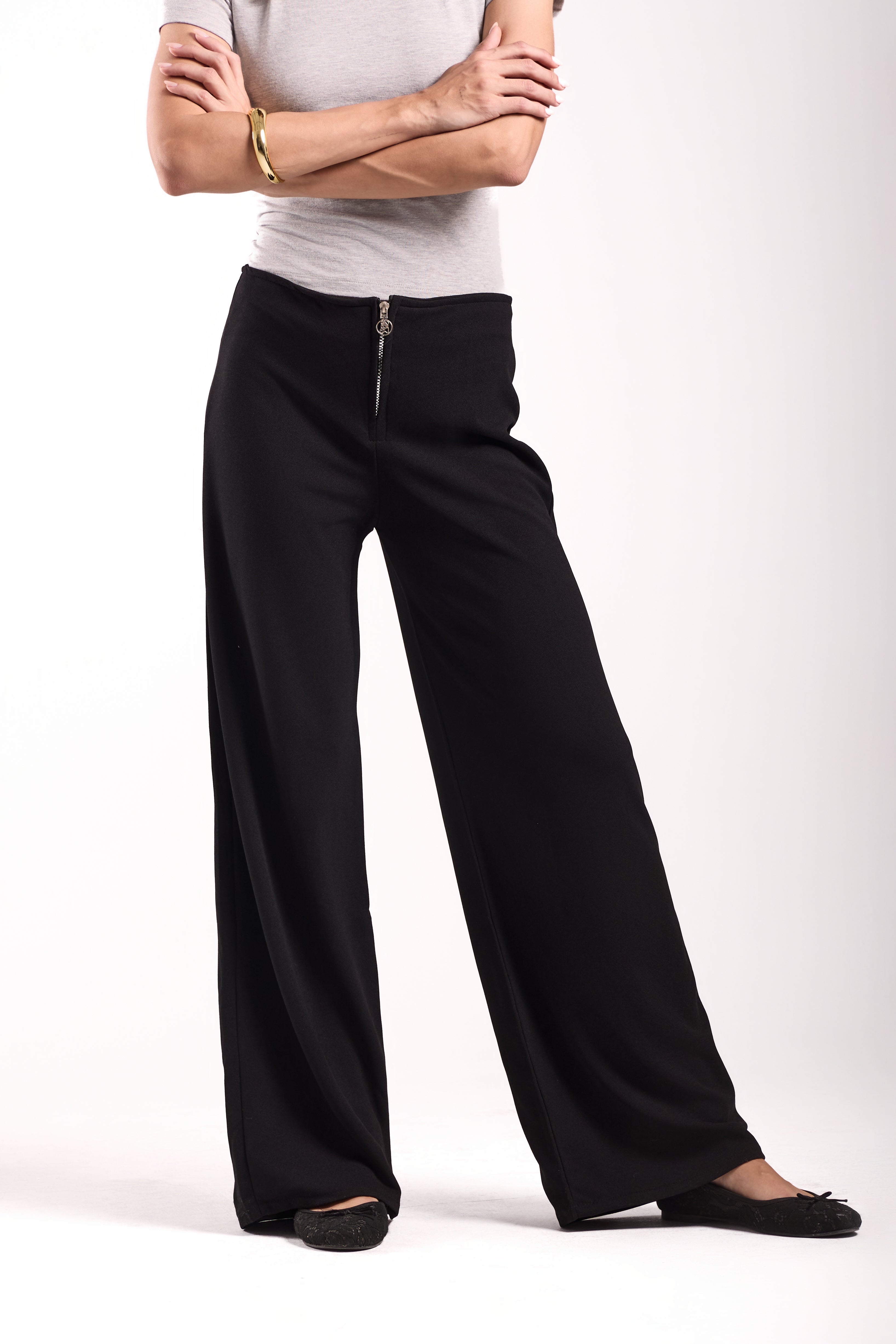 Front-Zip Wide-Leg Pants - Material: Scuba