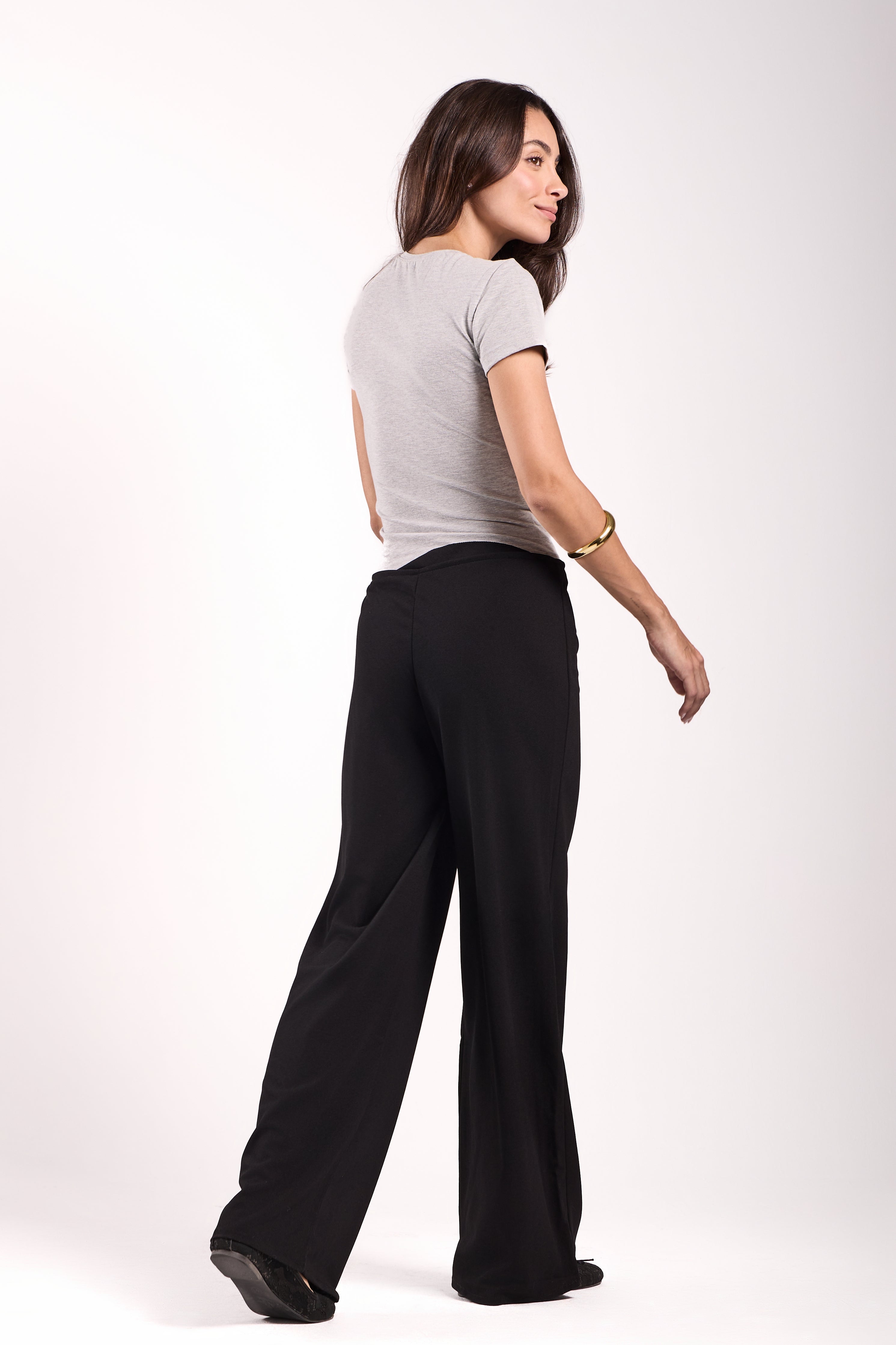Front-Zip Wide-Leg Pants - Material: Scuba